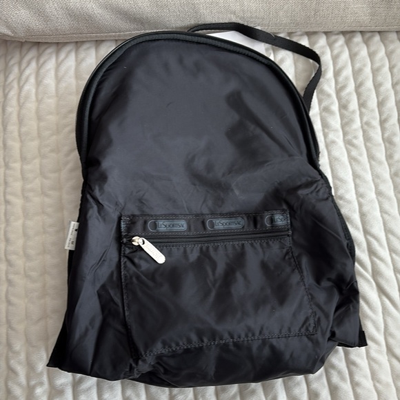 NWT Lesportsac Black Crossbody Shoulder Bag with Snakeskin Textured Fabric - Picture 8 of 9